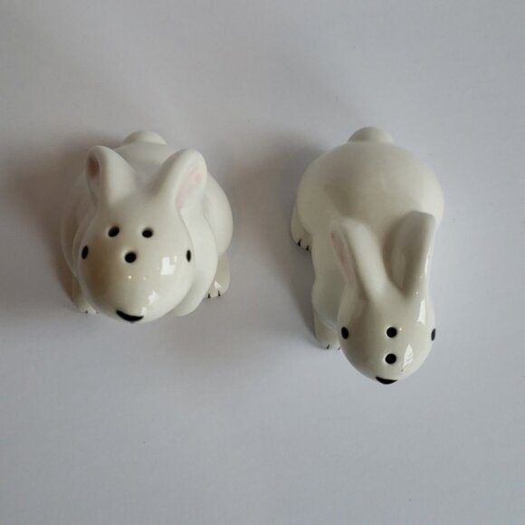 Easter Salt & Paper & Wine Bottle Holder - Picture 8 of 9